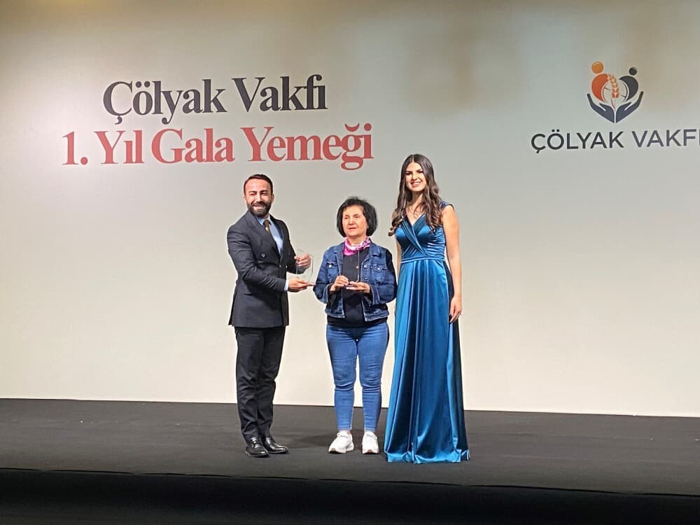 Çölyak Vakfından Üsküdar Üniversitesine teşekkür plaketi…